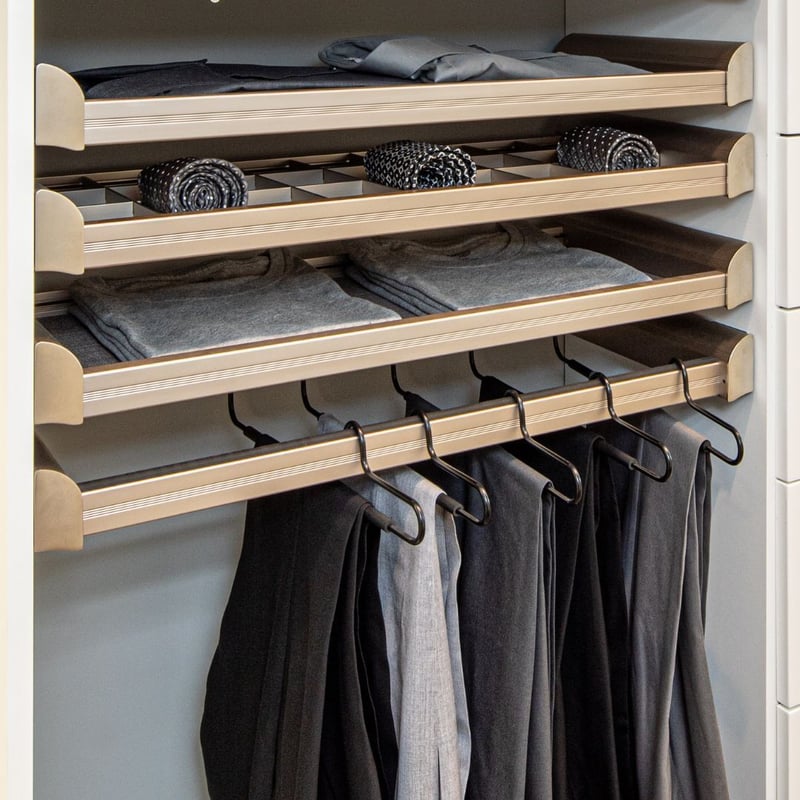 01 Engage Pant Hanger