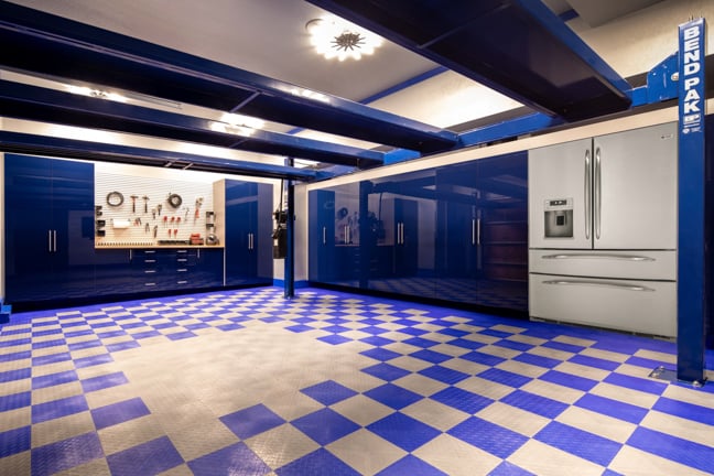 Garage cabinets in Silver frost and blue acrylic fronts