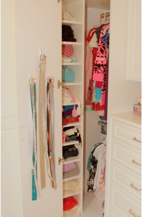 Closet_for_teenager_with_custom_shelving.png