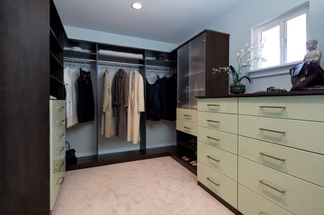 Valet_walk-in_closet.jpg