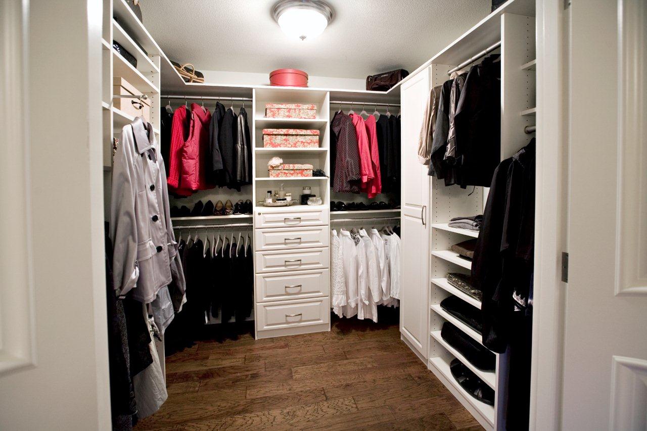Valet Custom Luxury Walk In Closet Design Organization White Thermally Fused Laminate Raised Panel Foil Fronts