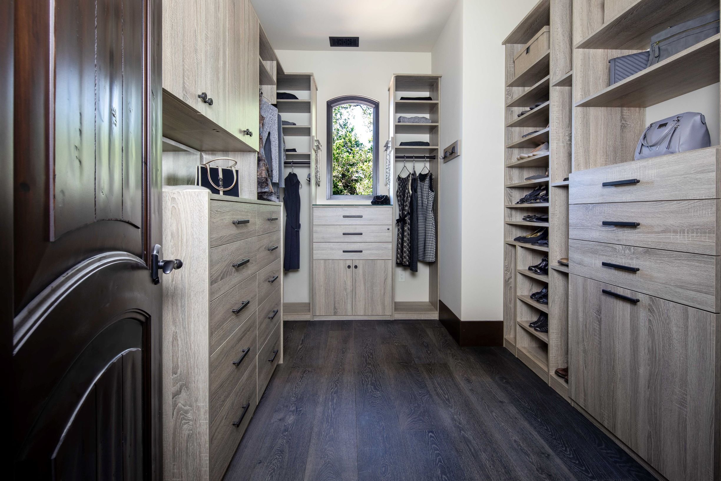 Her Master Closet, Wild Oak