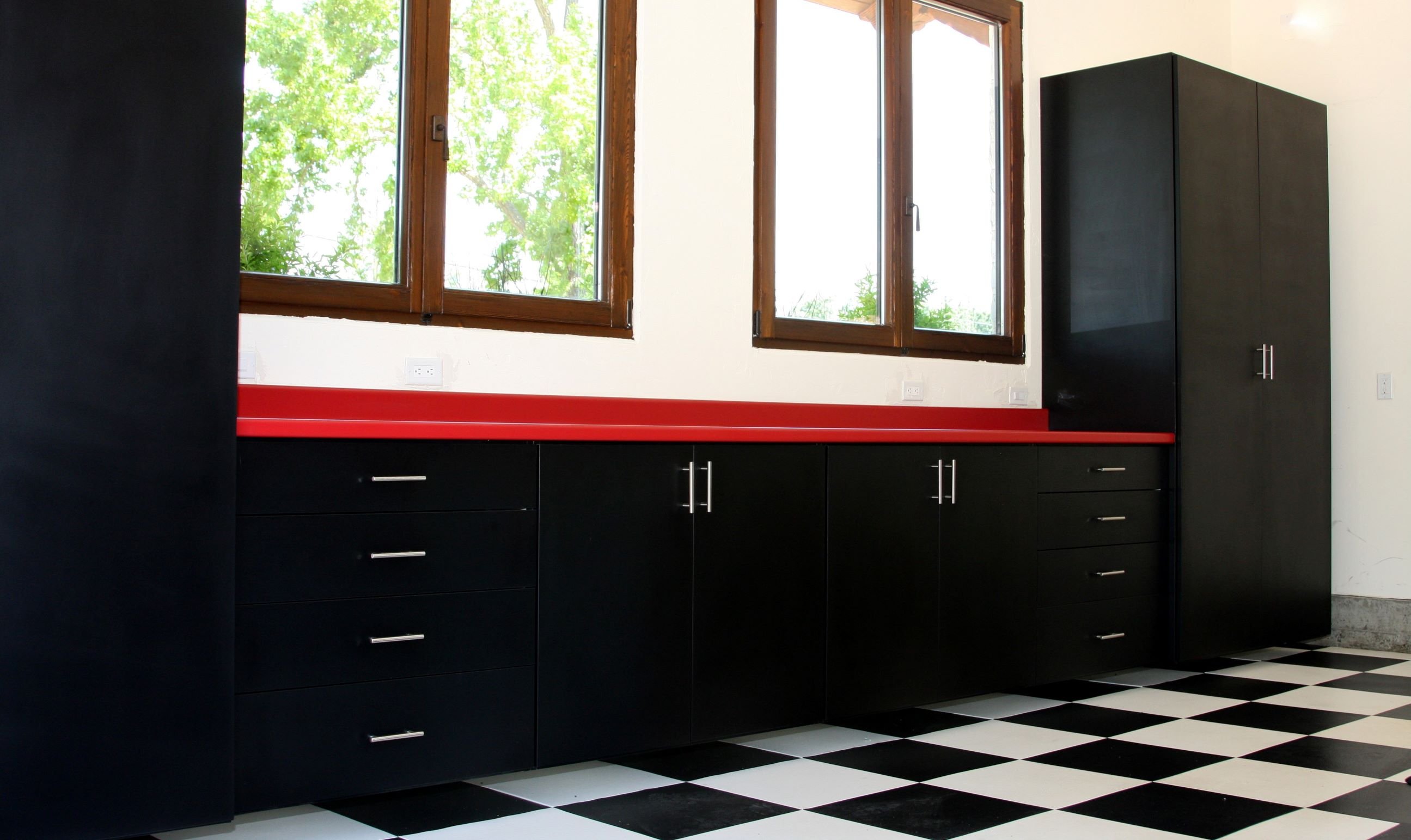 Garage, Black with Red