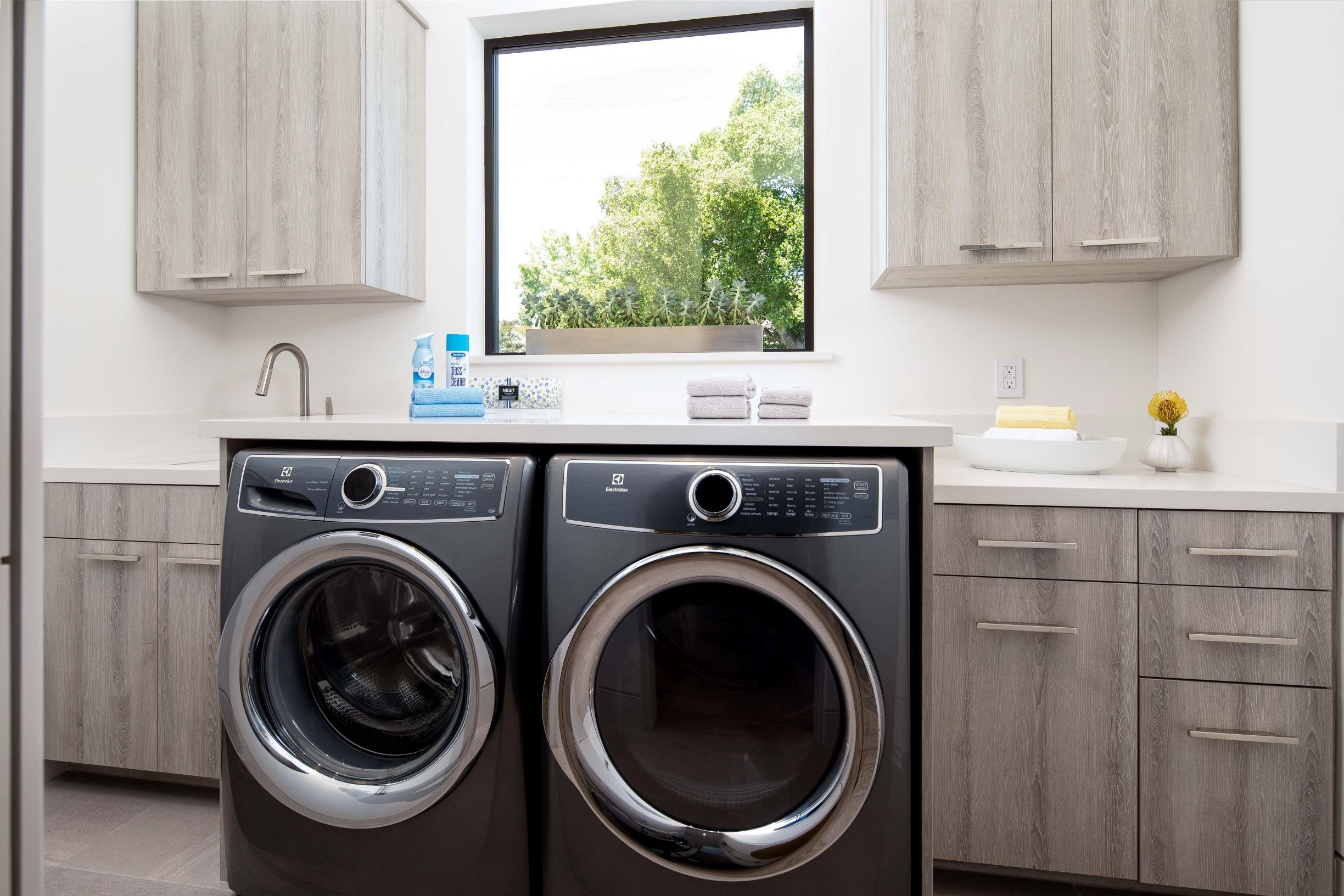 Laundry, Ash Tabac