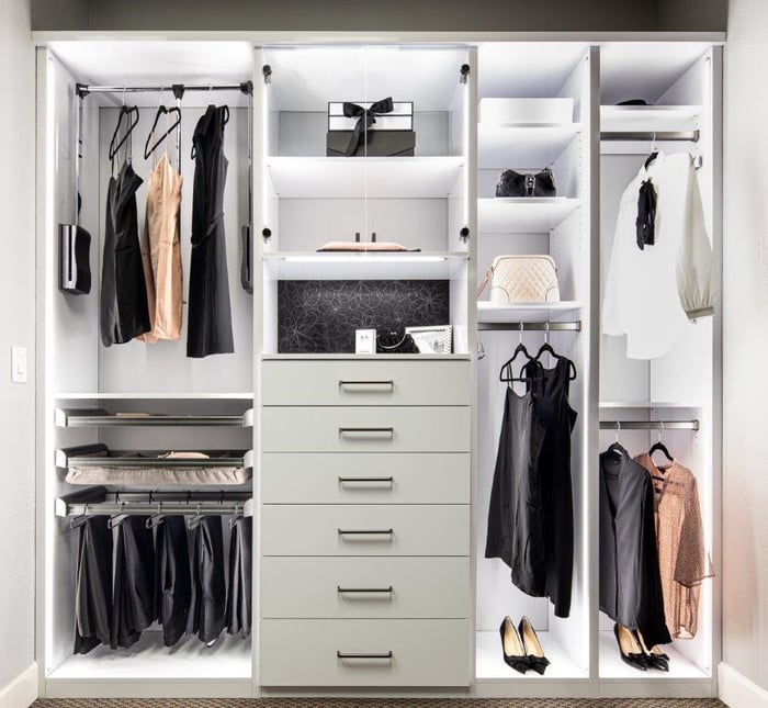 2019-11-20_Reach-In Closet_Glossy White (3)